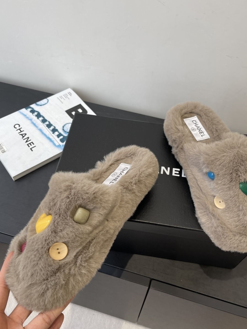 Ch**el slippers